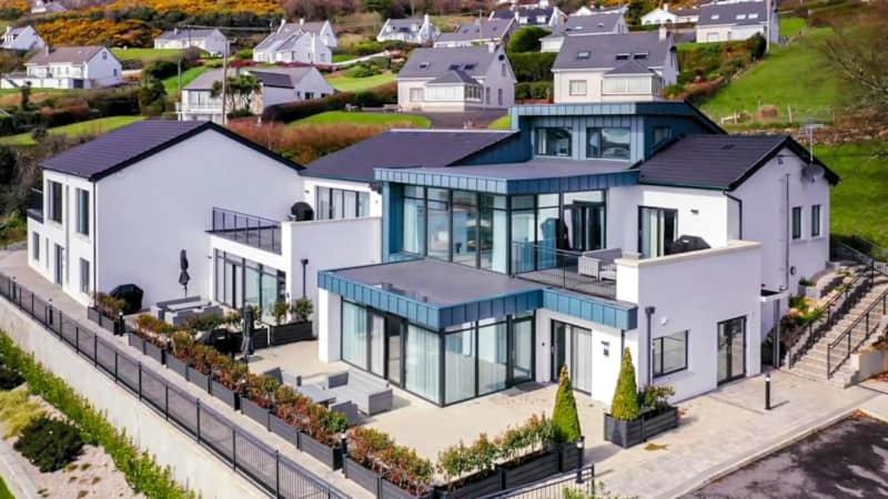 Bayview Luxury 3 Bedroom Apartment First Floor Downings Exterior foto
